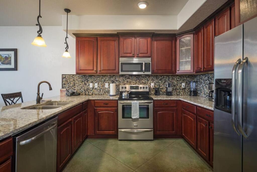 Luxury Downtown Rental Моуаб Екстериор снимка