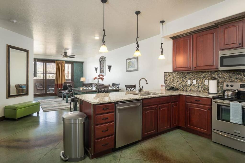 Luxury Downtown Rental Моуаб Екстериор снимка
