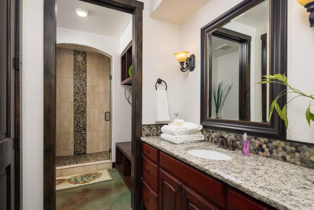 Luxury Downtown Rental Моуаб Екстериор снимка