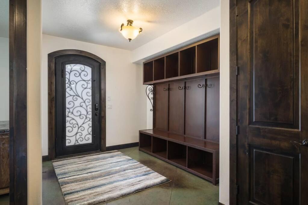 Luxury Downtown Rental Моуаб Екстериор снимка